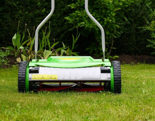 5 bonnes raisons d'adopter une tondeuse manuelle