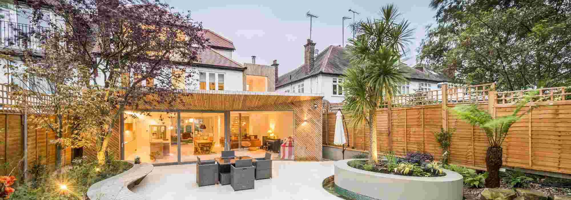 Comment cacher un vis-à-vis en hauteur dans son jardin ?